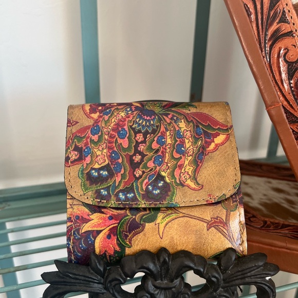 Patricia Nash Floral Paisley Tapestry Wallet RFID Credit Card Holder New Gift - Picture 1 of 16